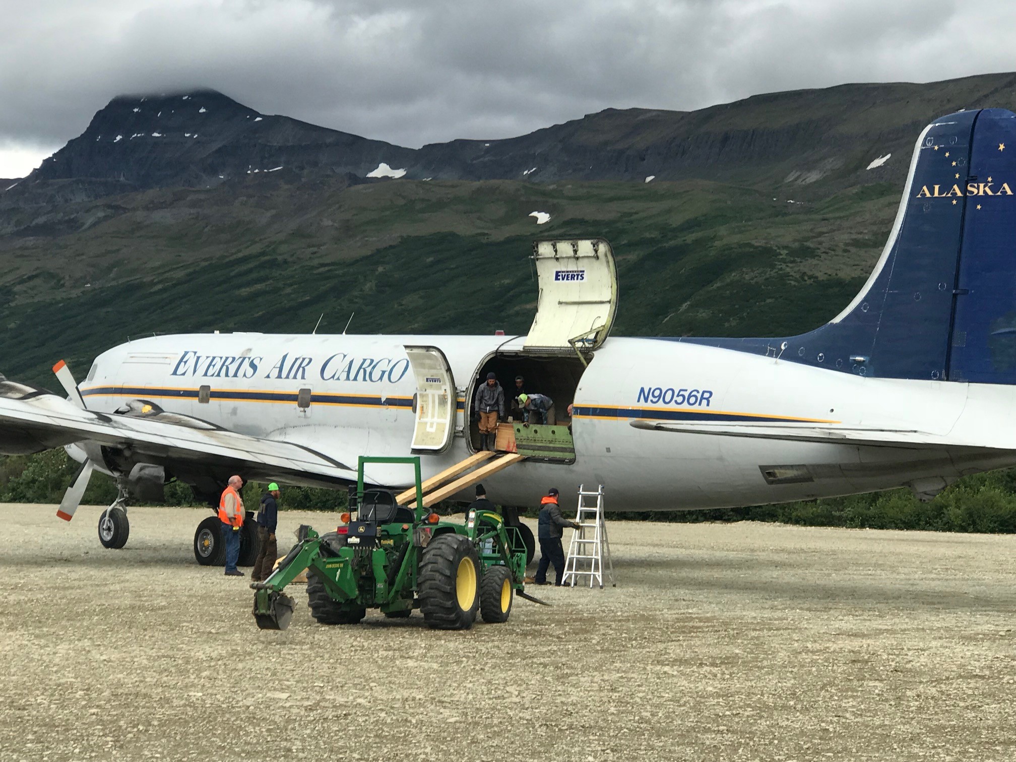 FritzCaulkins_N9056R_Offloading mountains